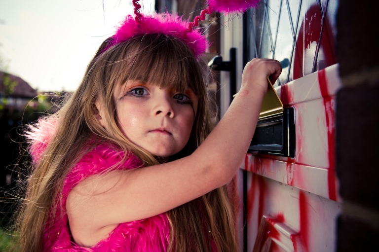 Sis Still: /publicity_stills/images/zh-3643-768.jpg